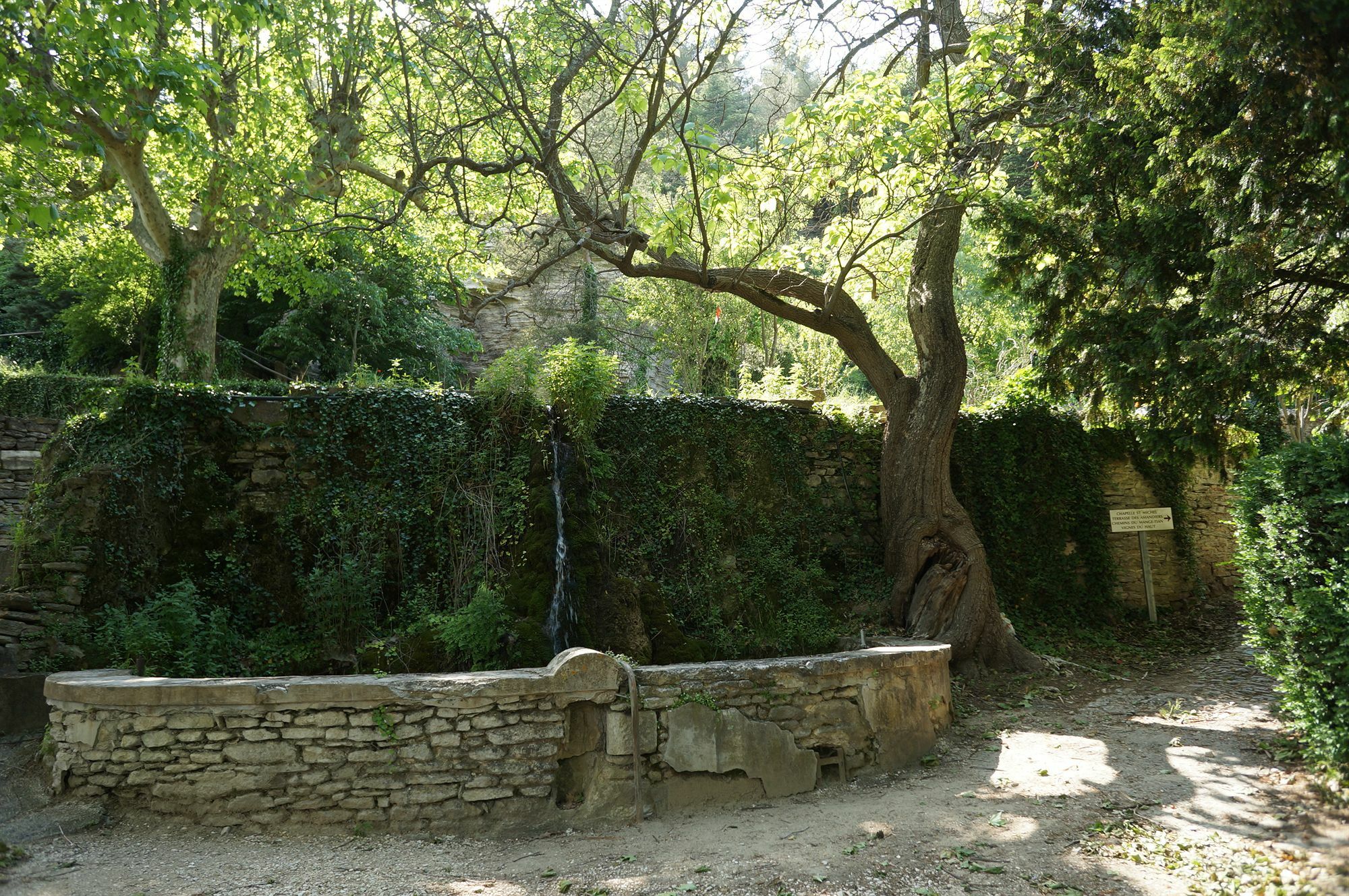 Hôtellerie Notre Dame de Lumières Goult Exterior foto